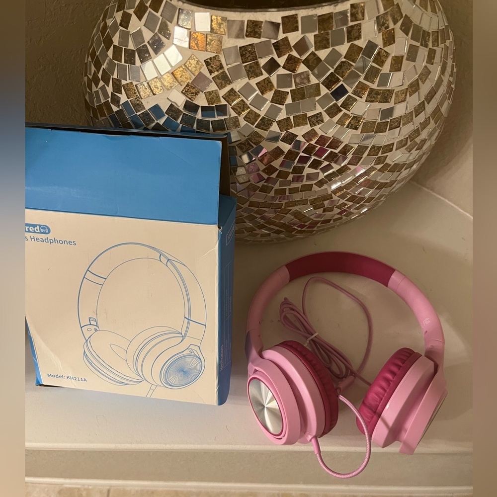 NIB kids headphones